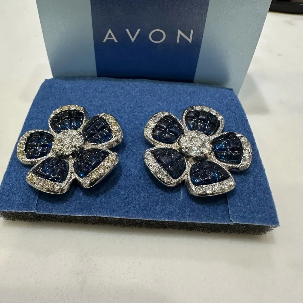 SAPPHIRE AND CLEAR COLOR SPARKLE FLOWER EARRINGS-pierced - Picture 8 of 12